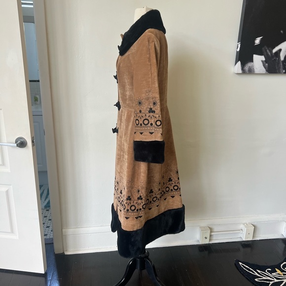 Vintage Bohemian 1970’s Coat 70’s Faux Fur Embroidered Coat - Picture 7 of 15
